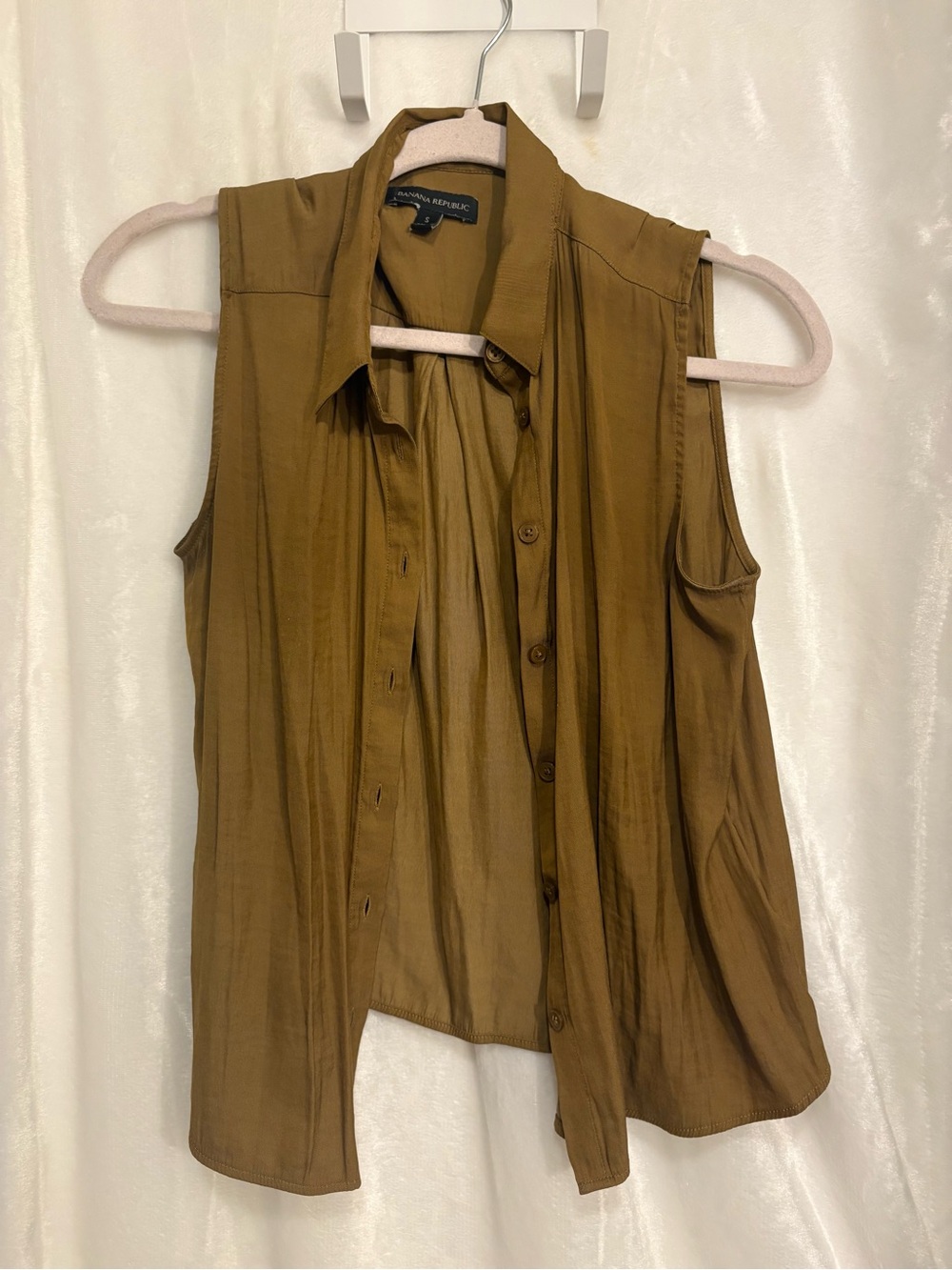 Banana Republic Olive Sleeveless Button-Front Shirt